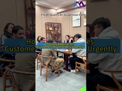 Сегодня клиенты делают срочные заказы в нашем офисе.